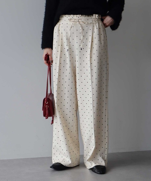 earth music&ecology（アースミュージックアンドエコロジー）の「リラックスドットパンツ（その他パンツ・レディース・グレー/ブラック/アイボリー・FREE）」の2枚目の写真
