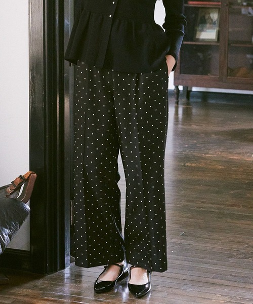 earth music&ecology（アースミュージックアンドエコロジー）の「リラックスドットパンツ（その他パンツ・レディース・グレー/ブラック/アイボリー・FREE）」の4枚目の写真