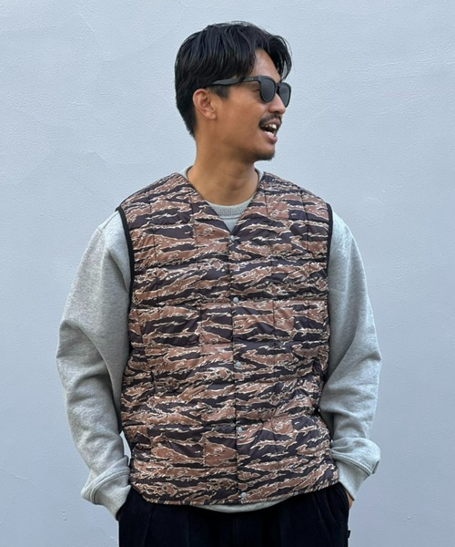 TAION（タイオン）の「【TAION】V NECK BUTTON DOWN VEST（ダウンベスト・メンズ・オリーブ/ブラック/タイガーカモ・MEDIUM/LARGE/X-LARGE）」の3枚目の写真