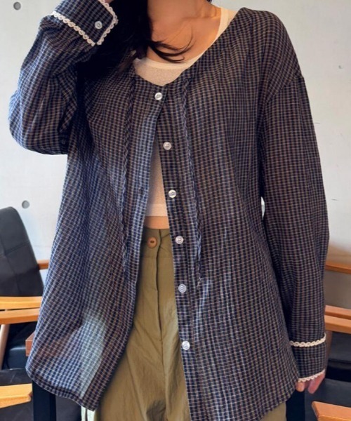semplice(センプリチェ)の「チェック柄 丸ネック リボンテープ レースカフス シャツ(シャツ/ブラウス・レディース・ホワイト/ネイビー・F)」の6枚目の写真