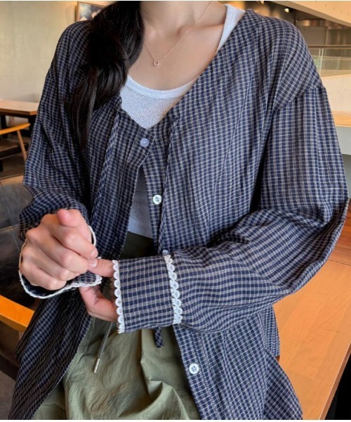 semplice(センプリチェ)の「チェック柄 丸ネック リボンテープ レースカフス シャツ(シャツ/ブラウス・レディース・ホワイト/ネイビー・F)」の8枚目の写真