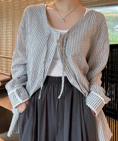 semplice(センプリチェ)の「チェック柄 丸ネック リボンテープ レースカフス シャツ(シャツ/ブラウス・レディース・ホワイト/ネイビー・F)」の10枚目の写真