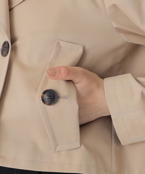 BLUE LABEL CRESTBRIDGE（ブルーレーベルクレストブリッジ）の「ライトギャバジンショートトレンチ（トレンチコート・レディース・ベージュ・38/36）」の5枚目の写真