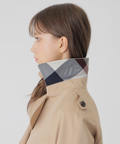BLUE LABEL CRESTBRIDGE（ブルーレーベルクレストブリッジ）の「ライトギャバジンショートトレンチ（トレンチコート・レディース・ベージュ・38/36）」の4枚目の写真