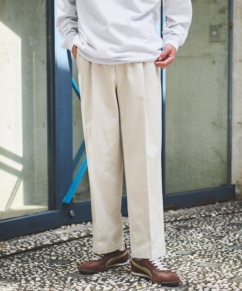 green label relaxing（グリーンレーベルリラクシング）の「コットン チノ 1プリーツ W4 ワイドパンツ（チノパンツ・メンズ・ナチュラル/ブラック/ダークブラウン・L/M/XL/S）」の3枚目の写真