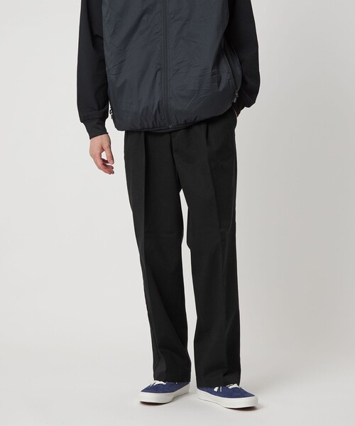 green label relaxing（グリーンレーベルリラクシング）の「コットン チノ 1プリーツ W4 ワイドパンツ（チノパンツ・メンズ・ナチュラル/ブラック/ダークブラウン・L/M/XL/S）」の9枚目の写真