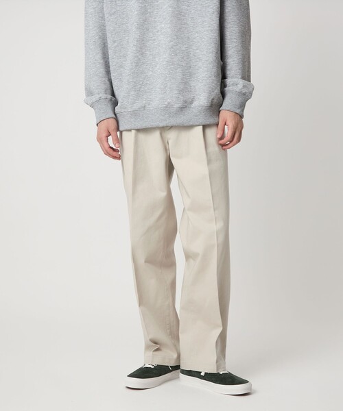 green label relaxing（グリーンレーベルリラクシング）の「コットン チノ 1プリーツ W4 ワイドパンツ（チノパンツ・メンズ・ナチュラル/ブラック/ダークブラウン・L/M/XL/S）」の13枚目の写真