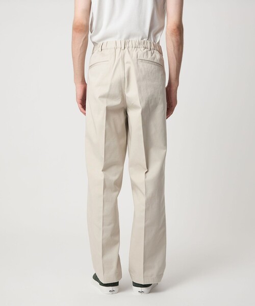 green label relaxing（グリーンレーベルリラクシング）の「コットン チノ 1プリーツ W4 ワイドパンツ（チノパンツ・メンズ・ナチュラル/ブラック/ダークブラウン・L/M/XL/S）」の17枚目の写真