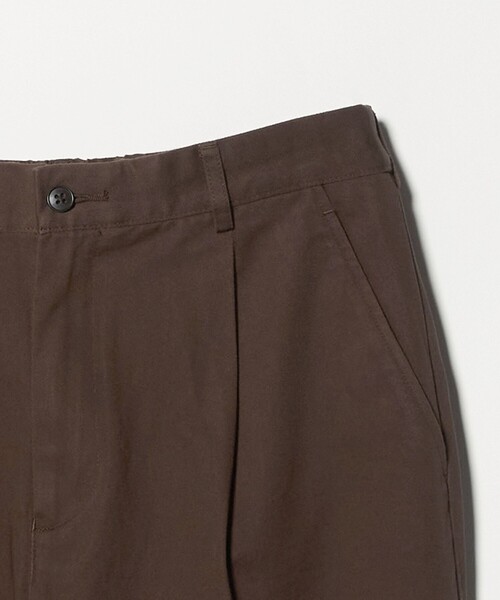 green label relaxing（グリーンレーベルリラクシング）の「コットン チノ 1プリーツ W4 ワイドパンツ（チノパンツ・メンズ・ナチュラル/ブラック/ダークブラウン・L/M/XL/S）」の20枚目の写真