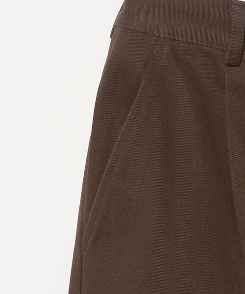 green label relaxing（グリーンレーベルリラクシング）の「コットン チノ 1プリーツ W4 ワイドパンツ（チノパンツ・メンズ・ナチュラル/ブラック/ダークブラウン・L/M/XL/S）」の21枚目の写真