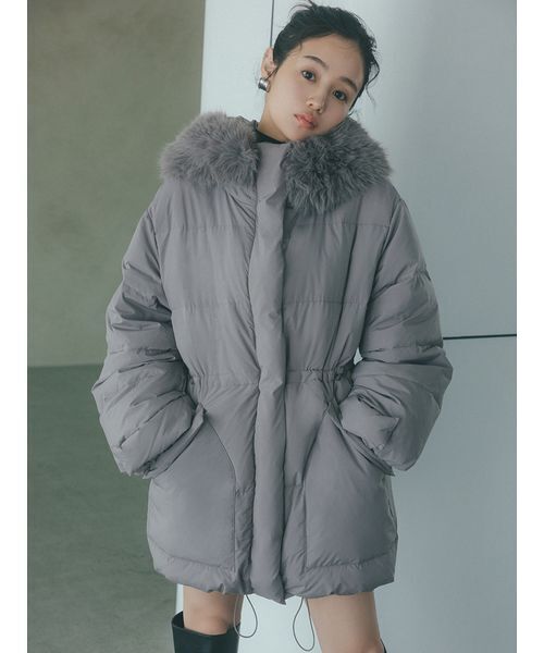 SNIDEL（スナイデル）の「【WEB限定カラーあり】西川フードファーミドルダウン（ダウンジャケット/コート・レディース・ブルー/グレー/ブラック/アイボリー・F）」の21枚目の写真