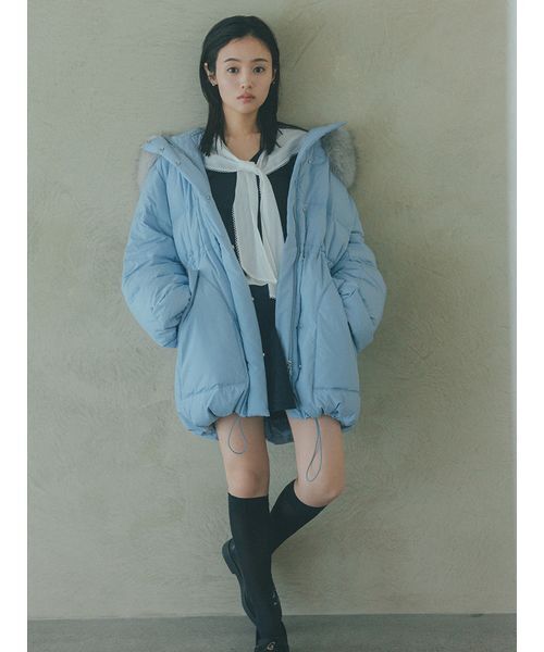 SNIDEL（スナイデル）の「【WEB限定カラーあり】西川フードファーミドルダウン（ダウンジャケット/コート・レディース・ブルー/グレー/ブラック/アイボリー・F）」の22枚目の写真