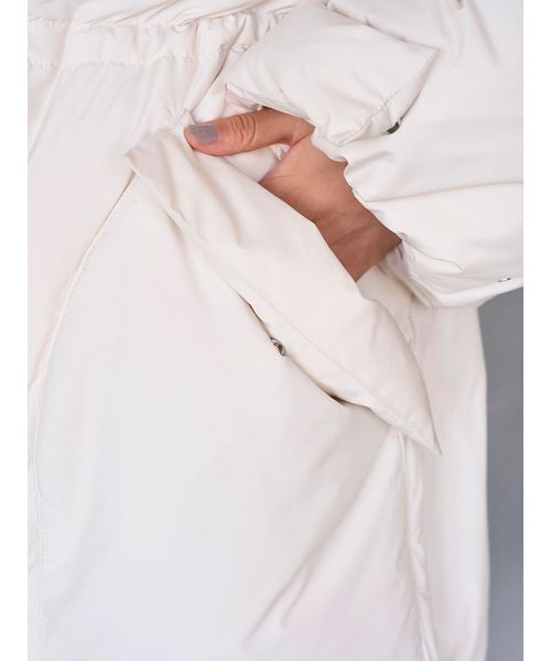 SNIDEL（スナイデル）の「【WEB限定カラーあり】西川フードファーミドルダウン（ダウンジャケット/コート・レディース・ブルー/グレー/ブラック/アイボリー・F）」の9枚目の写真