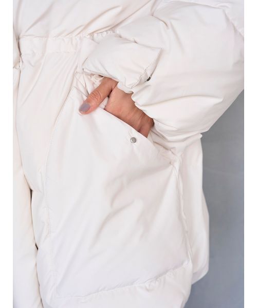 SNIDEL（スナイデル）の「【WEB限定カラーあり】西川フードファーミドルダウン（ダウンジャケット/コート・レディース・ブルー/グレー/ブラック/アイボリー・F）」の10枚目の写真