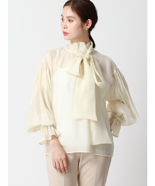 SUIT SQUARE（スーツスクエア）の「CHANTOWA ボリュームスリーブシアーボウタイブラウス ウォッシャブルオーガンジー 無地 キャミソール付き（シャツ/ブラウス・レディース・ブラウン系/アイボリー系/カーキ系・38(9号)）」の4枚目の写真