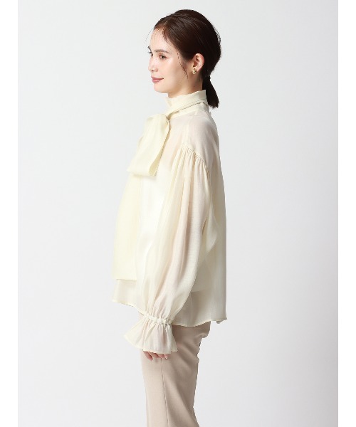 SUIT SQUARE（スーツスクエア）の「CHANTOWA ボリュームスリーブシアーボウタイブラウス ウォッシャブルオーガンジー 無地 キャミソール付き（シャツ/ブラウス・レディース・ブラウン系/アイボリー系/カーキ系・38(9号)）」の6枚目の写真