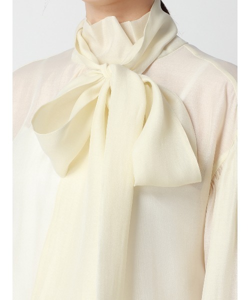 SUIT SQUARE（スーツスクエア）の「CHANTOWA ボリュームスリーブシアーボウタイブラウス ウォッシャブルオーガンジー 無地 キャミソール付き（シャツ/ブラウス・レディース・ブラウン系/アイボリー系/カーキ系・38(9号)）」の8枚目の写真