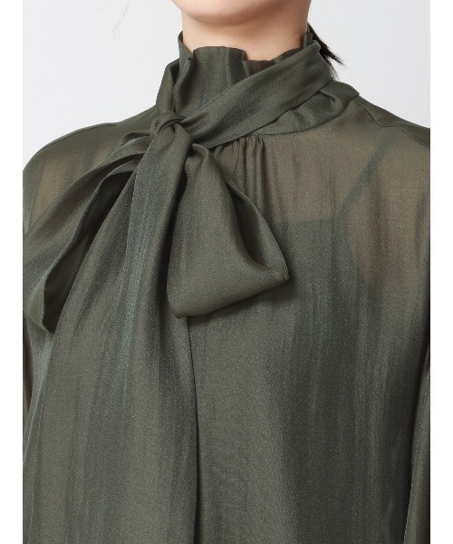 SUIT SQUARE（スーツスクエア）の「CHANTOWA ボリュームスリーブシアーボウタイブラウス ウォッシャブルオーガンジー 無地 キャミソール付き（シャツ/ブラウス・レディース・ブラウン系/アイボリー系/カーキ系・38(9号)）」の21枚目の写真