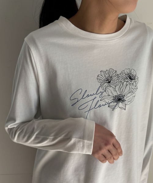 BELLUNA PLUS(ベルーナ)の「綿100%大人プリントプルオーバー(Tシャツ/カットソー・レディース・ホワイト系その他2/ブルーグレー/カーキ/ホワイト系その他/ホワイト系その他3/ブルー系その他・LARGE/MEDIUM/X-LARGE)」の4枚目の写真