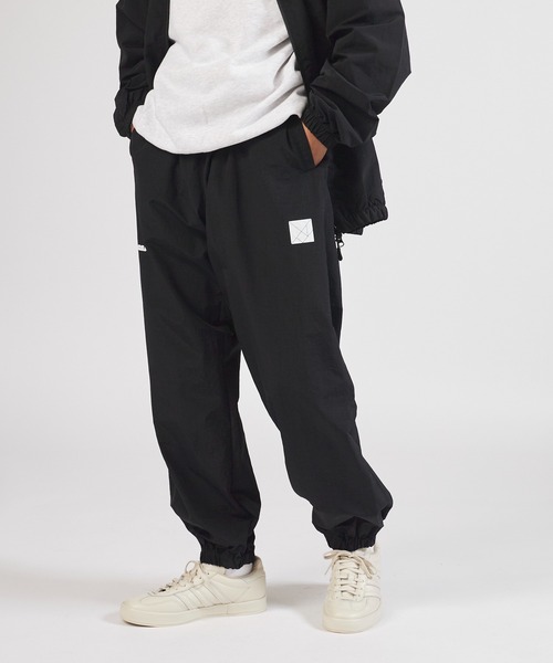 TANGRAM(タングラム)の「ZOZOTOWN限定 PUZZLE LOGO NYLON TRAINING PANTS(その他パンツ・メンズ・ブラック/ダークグレー・M/L/XL)」の2枚目の写真