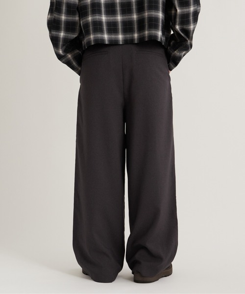 WHO'S WHO gallery(フーズフーギャラリー)の「パイピングワイドパンツ(その他パンツ・メンズ・チャコールグレー/ブラック/カーキ・マルチサイズ)」の9枚目の写真