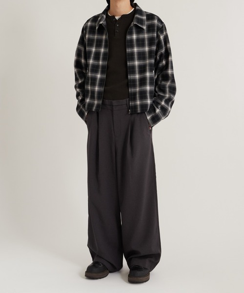 WHO'S WHO gallery(フーズフーギャラリー)の「パイピングワイドパンツ(その他パンツ・メンズ・チャコールグレー/ブラック/カーキ・マルチサイズ)」の13枚目の写真