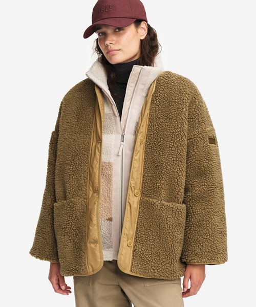 AIGLE（エーグル）の「撥水 リバーシブル キルティングボア シェルパジャケット（ブルゾン・レディース・カーキ/ダークネイビー・L/S/M/XS）」の2枚目の写真