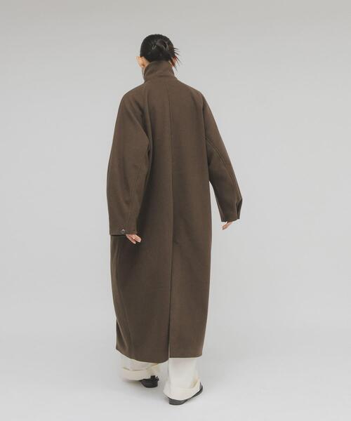 KBF（ケイビーエフ）の「ステンカラーコクーンロングコート（ステンカラーコート・レディース・チャコールグレー/ブラック/ブラウン・36/38）」の7枚目の写真