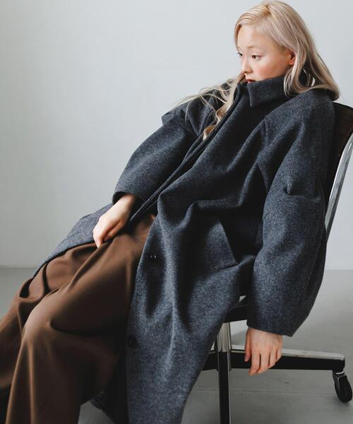 KBF（ケイビーエフ）の「ステンカラーコクーンロングコート（ステンカラーコート・レディース・チャコールグレー/ブラック/ブラウン・36/38）」の16枚目の写真