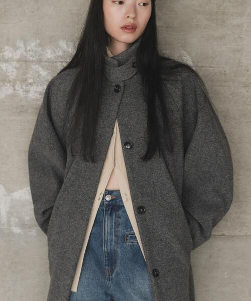 KBF（ケイビーエフ）の「ステンカラーコクーンロングコート（ステンカラーコート・レディース・チャコールグレー/ブラック/ブラウン・36/38）」の20枚目の写真
