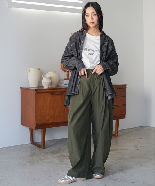 mili an deni(ミリアンデニ)の「オーバーサイズデニムシャツ(シャツ/ブラウス・レディース・ブラック/インディゴブルー・M)」の6枚目の写真