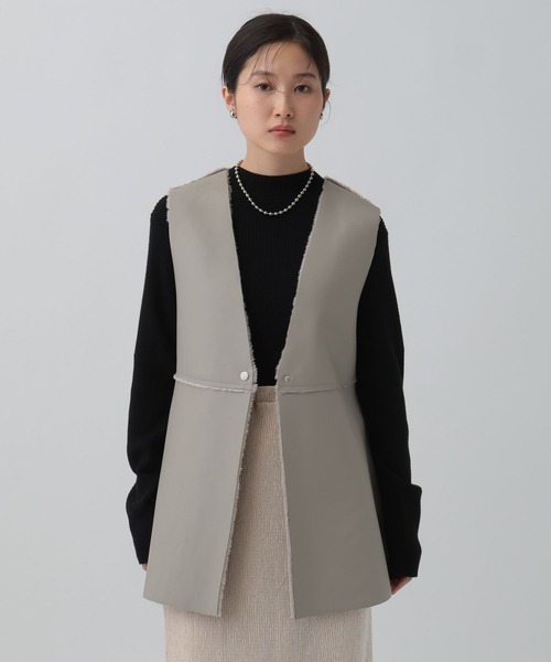 LEPSIM（レプシィム）の「リバーシブルボアフェイクレザーベスト　598317（ベスト・レディース・ブラック/ブラウン/グレイッシュベージュ・FREE）」の3枚目の写真