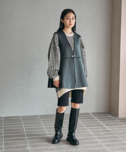 LEPSIM（レプシィム）の「リバーシブルボアフェイクレザーベスト　598317（ベスト・レディース・ブラック/ブラウン/グレイッシュベージュ・FREE）」の7枚目の写真