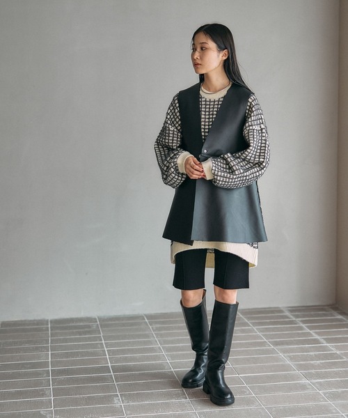 LEPSIM（レプシィム）の「リバーシブルボアフェイクレザーベスト　598317（ベスト・レディース・ブラック/ブラウン/グレイッシュベージュ・FREE）」の8枚目の写真