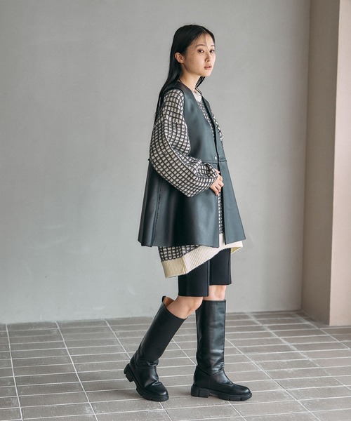 LEPSIM（レプシィム）の「リバーシブルボアフェイクレザーベスト　598317（ベスト・レディース・ブラック/ブラウン/グレイッシュベージュ・FREE）」の9枚目の写真