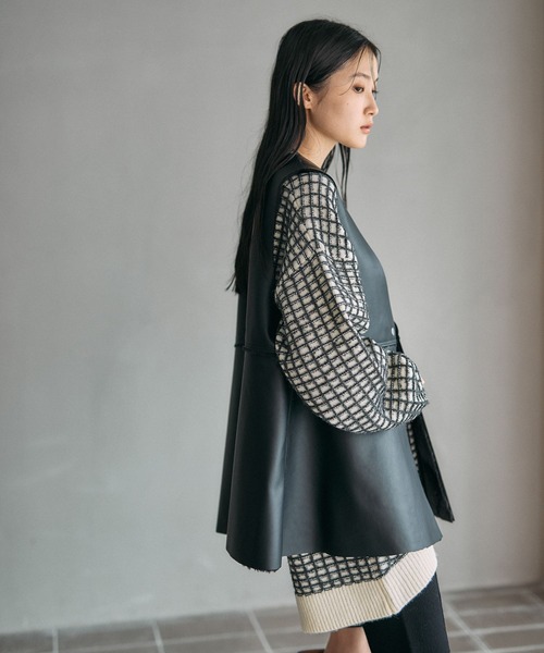 LEPSIM（レプシィム）の「リバーシブルボアフェイクレザーベスト　598317（ベスト・レディース・ブラック/ブラウン/グレイッシュベージュ・FREE）」の6枚目の写真