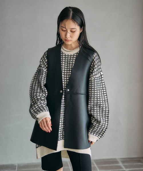 LEPSIM（レプシィム）の「リバーシブルボアフェイクレザーベスト　598317（ベスト・レディース・ブラック/ブラウン/グレイッシュベージュ・FREE）」の4枚目の写真