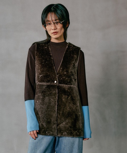 LEPSIM（レプシィム）の「リバーシブルボアフェイクレザーベスト　598317（ベスト・レディース・ブラック/ブラウン/グレイッシュベージュ・FREE）」の15枚目の写真