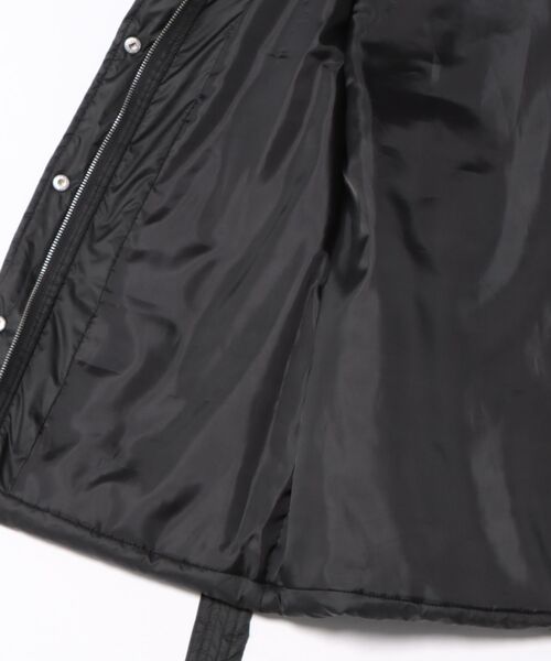 Mac-House（マックハウス）の「milli de l'air 中綿ベルテッドハイネックベスト（その他アウター・レディース・ベージュ/ブラック・M）」の21枚目の写真