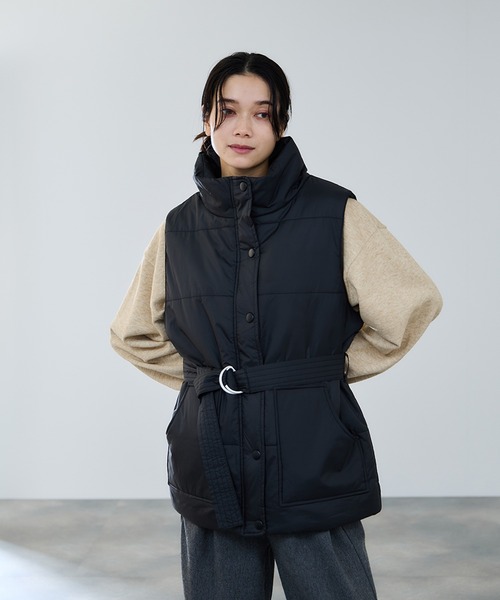 Mac-House（マックハウス）の「milli de l'air 中綿ベルテッドハイネックベスト（その他アウター・レディース・ベージュ/ブラック・M）」の3枚目の写真