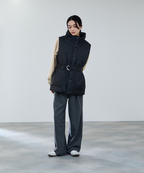 Mac-House（マックハウス）の「milli de l'air 中綿ベルテッドハイネックベスト（その他アウター・レディース・ベージュ/ブラック・M）」の7枚目の写真