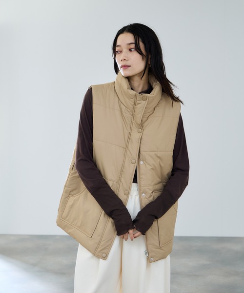 Mac-House（マックハウス）の「milli de l'air 中綿ベルテッドハイネックベスト（その他アウター・レディース・ベージュ/ブラック・M）」の9枚目の写真