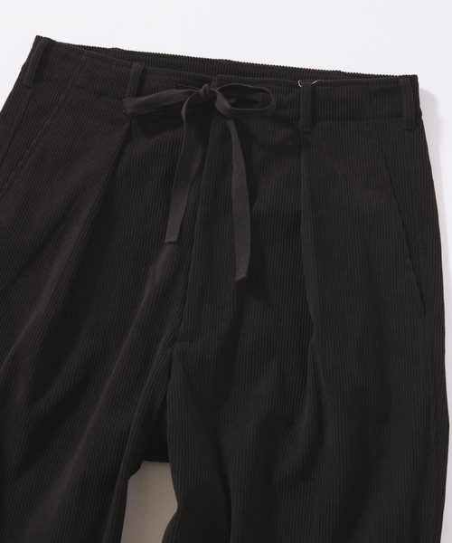 JOURNAL STANDARD relume（ジャーナルスタンダード　レリューム）の「Pコーデュロイ オーバーパンツ（スラックス・メンズ・チャコールグレー/ブラック/ベージュ系その他/カーキ・LARGE/MEDIUM/SMALL）」の18枚目の写真