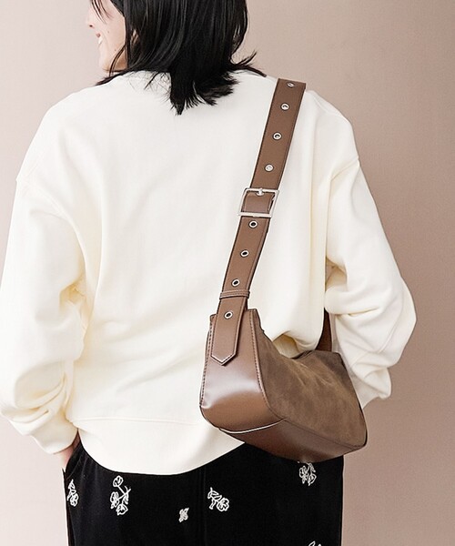 coen（コーエン）の「ハトメワンショルダー レザーライクマルチウェイバッグ（ショルダーバッグ・レディース・ブラック/ベージュ/ブラウン・FREE）」の4枚目の写真