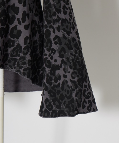 AVENCHUMU(アバンチュウム)の「Leopard print open shoulder tops(Tシャツ/カットソー・レディース・グレー/ピンク・FREE/XS)」の14枚目の写真