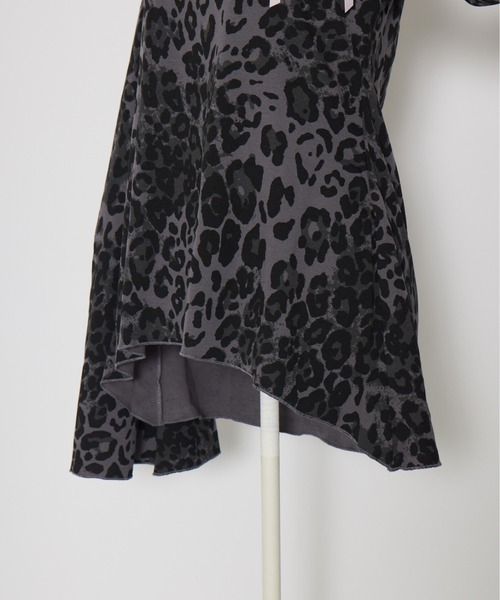 AVENCHUMU(アバンチュウム)の「Leopard print open shoulder tops(Tシャツ/カットソー・レディース・グレー/ピンク・FREE/XS)」の15枚目の写真