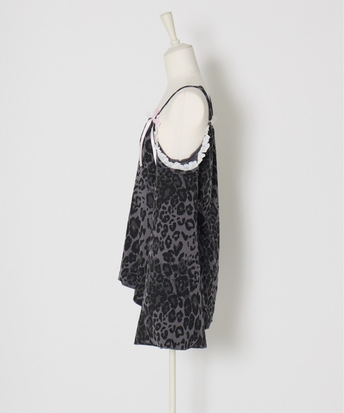 AVENCHUMU(アバンチュウム)の「Leopard print open shoulder tops(Tシャツ/カットソー・レディース・グレー/ピンク・FREE/XS)」の9枚目の写真