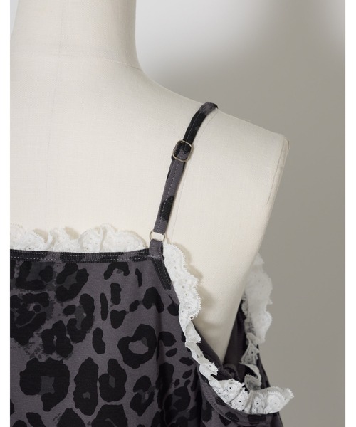 AVENCHUMU(アバンチュウム)の「Leopard print open shoulder tops(Tシャツ/カットソー・レディース・グレー/ピンク・FREE/XS)」の17枚目の写真