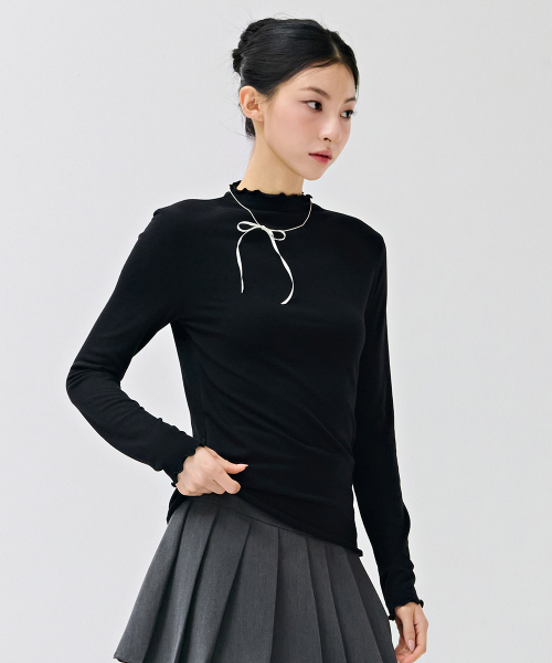 CHASECULT(チェイスカルト)の「女性フリルハーフネック起毛Tシャツ-ブラック(Tシャツ/カットソー・レディース・ブラック・90/85/95)」の2枚目の写真