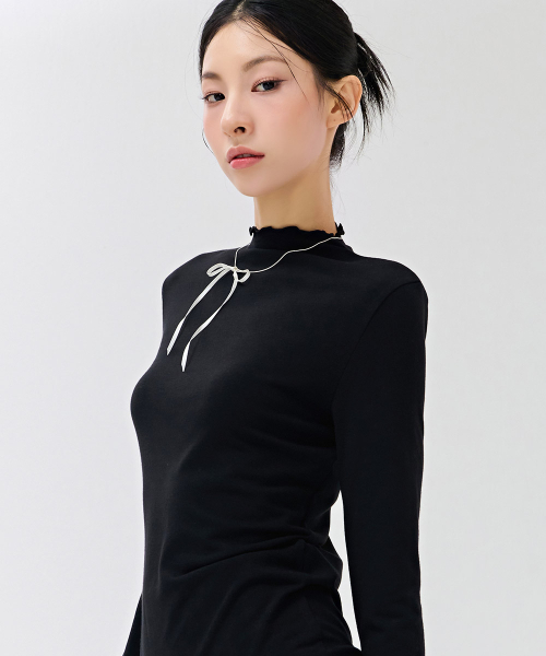 CHASECULT(チェイスカルト)の「女性フリルハーフネック起毛Tシャツ-ブラック(Tシャツ/カットソー・レディース・ブラック・90/85/95)」の5枚目の写真